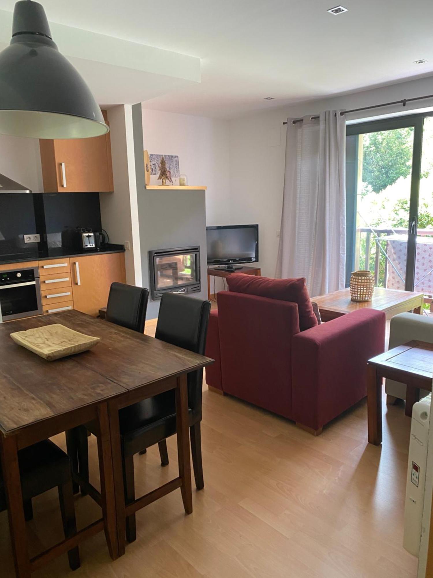 Apartament Hug Roger Valencia D'Aneu Eksteriør billede